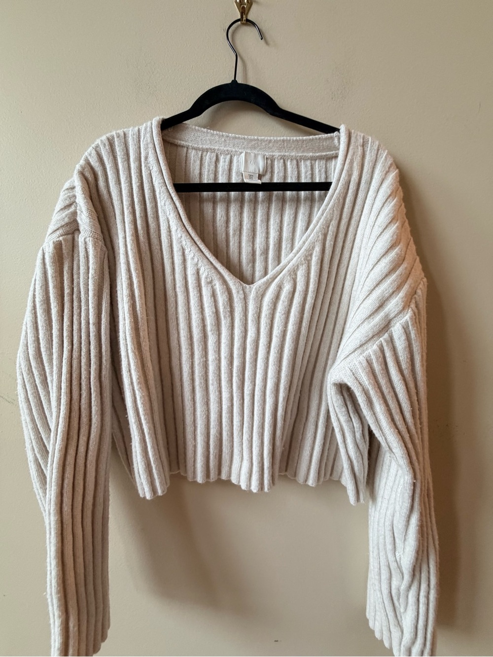 H&M Cream Ribbed V-Neck Cropped Sweater